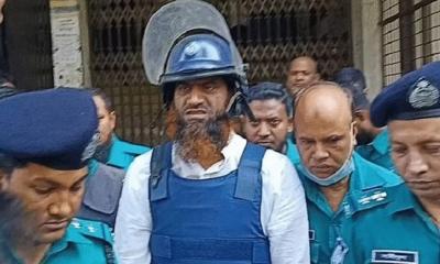 আদালত প্রাঙ্গণে উত্তেজিত হেফাজত নেতা মামুনুল
