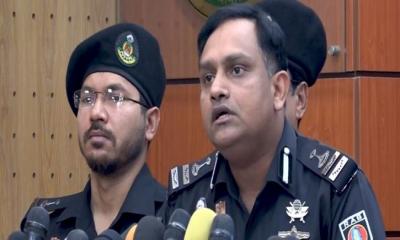 ক্রেন চালাচ্ছিলেন সহকারী, নির্দেশনায় ছিলেন অপারেটর